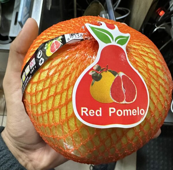 Fresh Red Pomelo 1 Stück